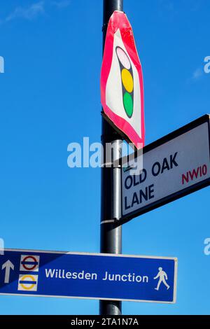 Old Oak Lane NW10 Street Sign, Borough of Ealing, Londra, Inghilterra, Regno Unito Foto Stock