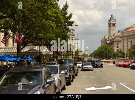 Washington, DC - 02 giugno 2018: Vista sul centro di Washington con il Campidoglio degli Stati Uniti e il Trump International Hotel a Washington DC. Foto Stock