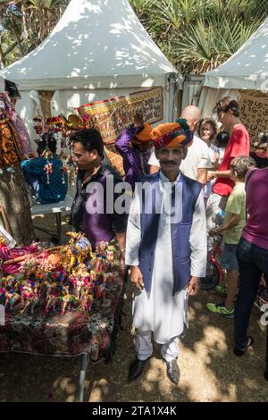 Mercante indiano durante la 27a edizione del festival Dipavali a St-André, Isola di Reunion, Francia. Foto Stock