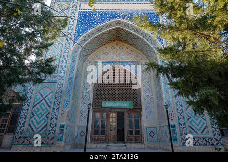 Istaravshan, Tagikistan - 26 novembre 2023: Vedute della Madrasa di Abdulatif Sultan a Istaravshan, Tagikistan. Foto Stock
