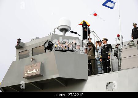 Bandar-e Anzali, Gilan, Iran. 27 novembre 2023. Il cacciatorpediniere Deilaman è attraccato durante una cerimonia che segna la sua inaugurazione in una base navale nel Mar Caspio, nel nord dell'Iran. Deilaman, un cacciatorpediniere da 1.400 tonnellate in grado di lanciare missili da crociera, è lungo 95 metri (312 piedi) e largo 11 metri (36 piedi) ed è in grado di lanciare siluri mentre si viaggia a 30 nodi (immagine di credito: © Ufficio dell'Esercito iraniano via ZUMA Press Wire) SOLO PER USO EDITORIALE! Non per USO commerciale! Foto Stock