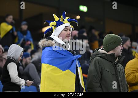 Amburgo, Germania. 28 novembre 2023. Un fan di Shakhtar nella foto della partita tra la squadra Ucraina dello Shakthar Donetsk e la squadra belga di calcio Royal Antwerp FC, martedì 28 novembre 2023 ad Amburgo, Germania, nel quinto giorno della fase a gironi della Champions League, nel gruppo H. BELGA FOTO TOM GOYVAERTS credito: Belga News Agency/Alamy Live News Foto Stock