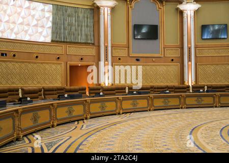 Abu Dhabi, Emirati Arabi Uniti, 08.02.20. Sala Spirit of Collaboration, luogo d'incontro ufficiale per il Gabinetto degli Emirati Arabi Uniti, il Consiglio federale supremo, il Palazzo Qasr al Watan. Foto Stock
