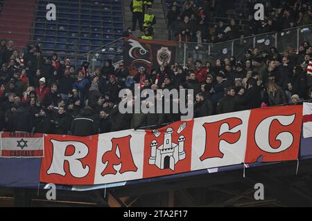 Amburgo, Germania. 28 novembre 2023. I tifosi di Anversa nella foto della partita tra la squadra Ucraina dello Shakthar Donetsk e la squadra belga di calcio Royal Antwerp FC, martedì 28 novembre 2023 ad Amburgo, Germania, nel quinto giorno della fase a gironi della Champions League, nel gruppo H. BELGA FOTO TOM GOYVAERTS credito: Belga News Agency/Alamy Live News Foto Stock