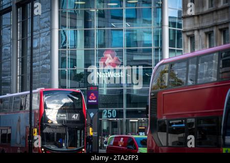 LONDRA, 13 NOVEMBRE 2023: Sede centrale di NatWest al 250 Bishopsgate, City of London Foto Stock