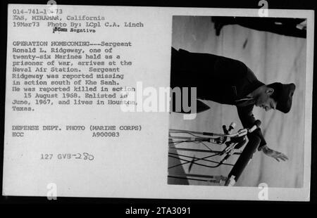 Ronald L. Ridgeway, ex prigioniero di guerra, arriva alla base aerea navale di Miramar come parte dell'operazione Homecoming. Ridgeway è stato precedentemente segnalato come scomparso in azione vicino a Khe Sanh e dichiarato ucciso in azione nell'agosto 1968. Si è arruolato nel giugno 1967 ed è originario di Houston, Texas. Foto di LCpl C.A. Linch. Foto Stock