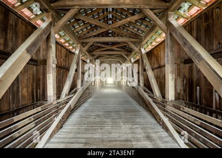 Interno dello storico ponte coperto Bridgeton (1914) nella contea di Parke a Bridgeton, Indiana Foto Stock