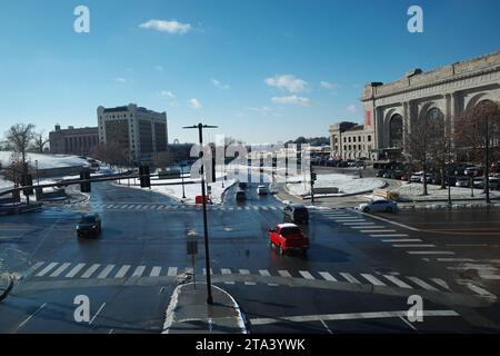 Kansas City, Missouri - 26 novembre 2023: Camminata sugli Skywalk presso Union Station a Main e Pershing Foto Stock