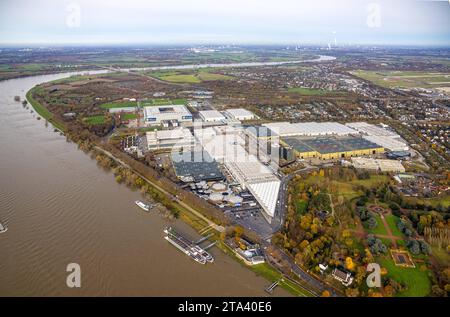 Luftbild, Gelände und Hallen der Messe Düsseldorf am Fluss Rhein, Bundesligastadion MERKUR SPIEL-ARENA Fußballplatz fortuna Düsseldorf 1895, umgeben von herbstlichen Laubbäumen, Stockum, Düsseldorf, Rheinland, Nordrhein-Westfalen, Deutschland ACHTUNGxMINDESTHONORARx60xEURO *** Vista aerea, terreni e sale della Messe Düsseldorf sul Reno, stadio Bundesliga MERKUR SPIEL ARENA campo da calcio fortuna Düsseldorf 1895, circondato da alberi decidui autunnali, Stockum, Düsseldorf, Renania, Renania settentrionale-Vestfalia, Germania ACHTUNGxMINDESTHONORARx60xEURO credito: Imago/Alamy Live News Foto Stock