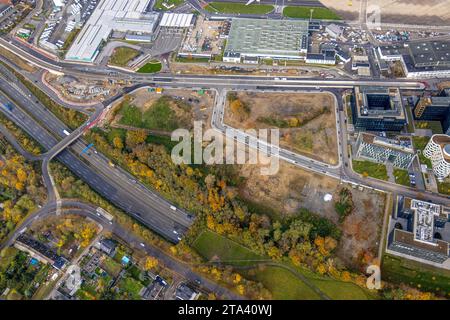 Luftbild, Flughafen Düsseldorf Airport, Tor 1 und Baustelle, umgeben von herbstlichen Laubbäumen, Unterrath, Düsseldorf, Rheinland, Nordrhein-Westfalen, Deutschland ACHTUNGxMINDESTHONORARx60xEURO *** Vista aerea, Aeroporto di Düsseldorf, Gate 1 e cantiere, circondato da alberi decidui autunnali, Unterrath, Düsseldorf, Renania, Renania settentrionale-Vestfalia, Germania ACHTUNGxMINDESTHONORARx60xEURO credito: Imago/Alamy Live News Foto Stock