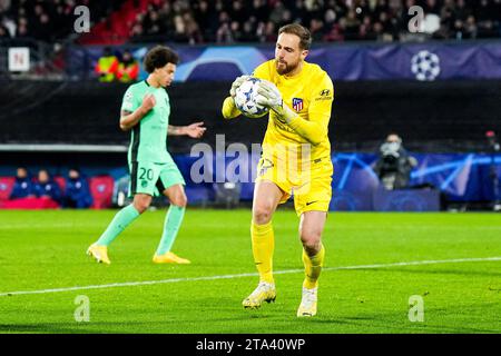 Rotterdam, Paesi Bassi. 28 novembre 2023. Rotterdam - il portiere dell'Atletico Madrid Jan Oblak durante la quinta tappa della fase a gironi della UEFA Champions League tra Feyenoord e Atletico Madrid allo Stadion Feijenoord De Kuip il 28 novembre 2023 a Rotterdam, nei Paesi Bassi. Credito: Immagini da Box a Box/Alamy Live News Foto Stock