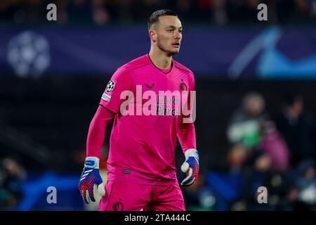 ROTTERDAM, PAESI BASSI - NOVEMBRE 28: Il portiere Justin Bijlow (Feyenoord Rotterdam) durante la partita del gruppo e - UEFA Champions League 2023/24 del SC Fe Foto Stock