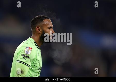 Cardiff, Regno Unito. 28 novembre 2023. Kyle Bartley della West Bromwich Albion ci guarda. Partita del campionato EFL Skybet, Cardiff City contro West Bromwich Albion al Cardiff City Stadium di Cardiff, Galles, martedì 28 novembre 2023. Questa immagine può essere utilizzata solo per scopi editoriali. Solo per uso editoriale, foto di Andrew Orchard/Andrew Orchard fotografia sportiva/Alamy Live news credito: Andrew Orchard fotografia sportiva/Alamy Live News Foto Stock