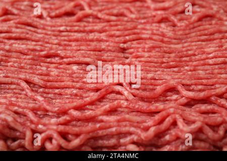 Carne macinata cruda fresca come sfondo, primo piano Foto Stock