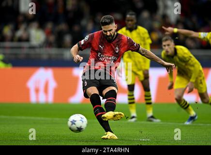 Milano, Italia. 28 novembre 2023. Olivier Giroud del Milan perde il calcio di rigore durante la partita del gruppo F di UEFA Champions League tra AC Milan e Borussia Dortmund a Milano, Italia, 28 novembre 2023. Crediti: Daniele Mascolo/Xinhua/Alamy Live News Foto Stock