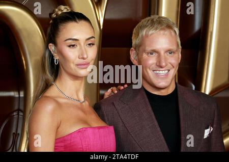 Londra, Regno Unito. 28 novembre 2023. Sophie Habboo e Jamie Laing partecipano alla prima mondiale "Wonka" alla Royal Festival Hall di Londra. Credito: SOPA Images Limited/Alamy Live News Foto Stock