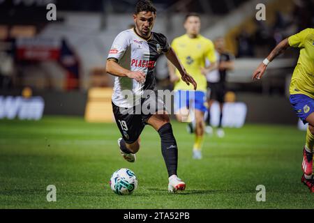 Rui Costa (da Farense) durante la partita di Liga Portugal 23/24 tra SC Farense e FC Arouca, Estadio de Sao Luis, Faro, Portogallo. (Maciej Rogowski) Foto Stock