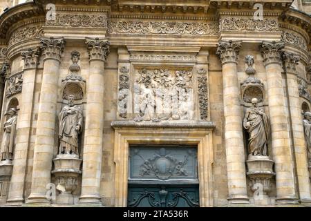 La facciata di Eglise Notre Dame a Bordeaux in Francia Foto Stock