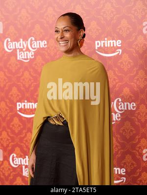 Los Angeles, Stati Uniti. 28 novembre 2023. Il membro del cast Tracee Ellis Ross partecipa alla prima mondiale di "Candy cane Lane" di Amazon prime Video al Regency Village Theatre di Los Angeles, California, il 28 novembre 2023. Trama: Un uomo è determinato a vincere il concorso annuale di decorazione natalizia del quartiere. Stringe un patto con un elfo per aiutarlo a vincere e l'elfo lancia un incantesimo che dà vita ai 12 giorni di Natale, portando in città un caos inaspettato. Foto di Greg Grudt/UPI Credit: UPI/Alamy Live News Foto Stock