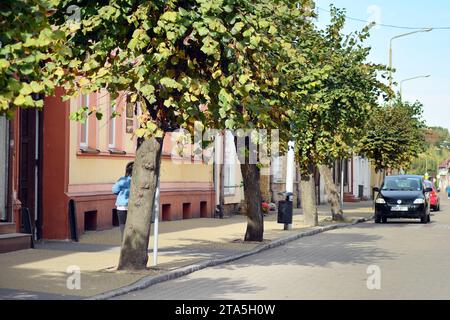 Trzcinsko-Zdroj, Polonia.8 ottobre 2018. Vecchi edifici urbani nella città di Trzcinsko-Zdroj nella Polonia occidentale - ex Bad Schonfliess Foto Stock