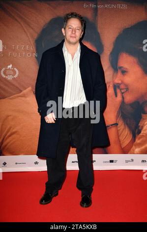 Trystan Pütter bei der Premiere des Kinofilms "Falling into Place" nella sala cinematografica der Astor. Berlino, 28.11.2023 Foto Stock