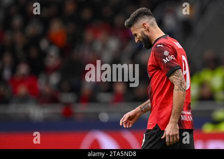 Olivier Giroud (Milano) durante la partita di UEFA Champions League tra il Milan 1-3 Borussia Dortmund allo Stadio Giuseppe Meazza il 28 novembre 2023 a Milano, Italia. Credito: Maurizio Borsari/AFLO/Alamy Live News Foto Stock