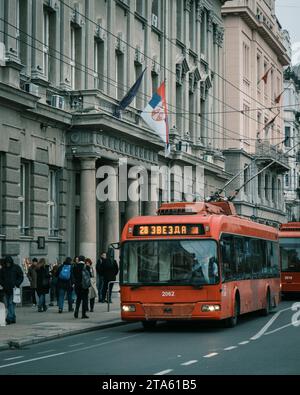 Un autobus rosso a Belgrado, Serbia Foto Stock