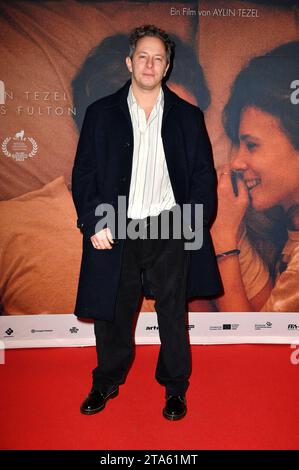 Trystan Pütter bei der Premiere des Kinofilms Falling into Place in der Astor Film Lounge. Berlin, 28.11.2023 *** Trystan Pütter alla prima del lungometraggio Falling into Place in the Astor Film Lounge Berlin, 28 11 2023 foto:Xn.xKubelkax/xFuturexImagex Falling berlin 3157 Credit: Imago/Alamy Live News Foto Stock