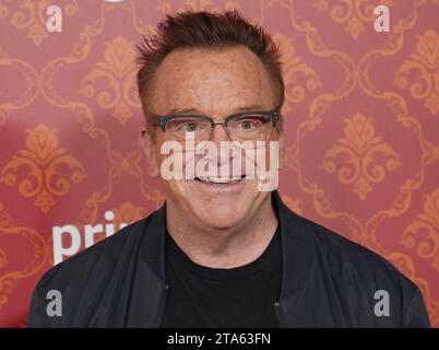 Los Angeles, USA. 28 novembre 2023. Tom Arnold arriva all'Amazon prime Video's CANDY CANE LANE World Premiere tenutasi al Regency Village Theatre di Westwood, CALIFORNIA, martedì 28 novembre 2023. (Foto di Sthanlee B. Mirador/Sipa USA) credito: SIPA USA/Alamy Live News Foto Stock