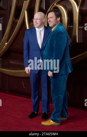 Londra, Regno Unito . 28 novembre, 2023 . Matt Lucas e Paul King nella foto alla prima mondiale di WONKA tenutasi alla Royal Festival Hall. Crediti: Alan D West/Alamy Live News Foto Stock