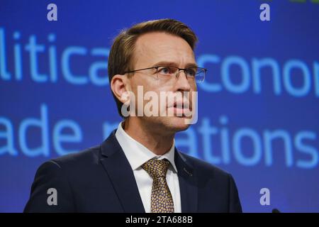 Bruxelles, Belgio. 29 novembre 2023. Il portavoce della Commissione europea, Peter STANO, sulla relazione congiunta sulle relazioni UE-Turchia a Bruxelles, in Belgio, il 29 novembre 2023. Credito: ALEXANDROS MICHAILIDIS/Alamy Live News Foto Stock