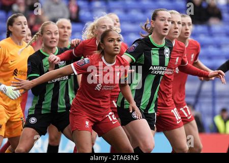 Liverpool FC contro Brighton FC Barclays Women's Super League PRENTON PARK TRANMERE INGHILTERRA 26 2023 NOVEMBRE Taylor Hinds di Liverpool durante la partita di Super League femminile Barclays tra Liverpool FC e Brighton FC al Prenton Park Tranmere il 26 novembre 2023 a Birkenhead, Inghilterra. (Foto Alan Edwards per F2images) Foto Stock