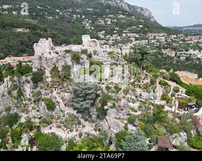 Il villaggio di Eze, in cima alla collina, France Jardin d'Èze, è un giardino botanico aereo Foto Stock