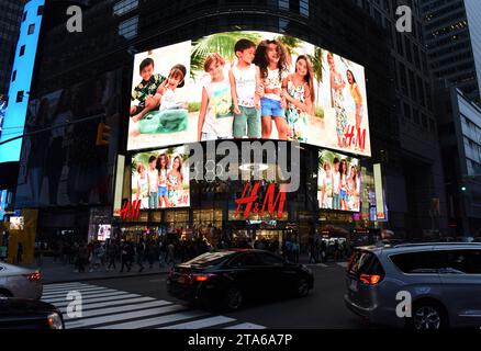 New York, USA - 28 maggio 2018: Negozio H&M a New York. Foto Stock