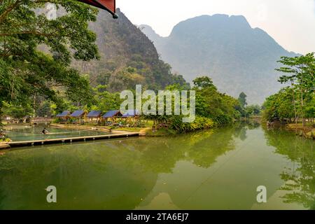 Badestelle Blue Lagoon 2 bei Vang Vieng, Laos, Asien | area di nuoto Blue Lagoon 2 vicino a Vang Vieng, Laos, Asia Foto Stock