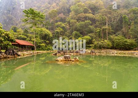 Badestelle Blue Lagoon 2 bei Vang Vieng, Laos, Asien | area di nuoto Blue Lagoon 2 vicino a Vang Vieng, Laos, Asia Foto Stock