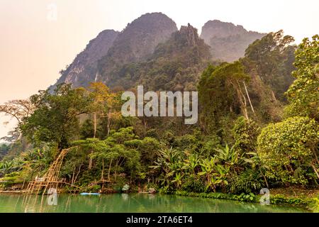 Badeplatz Blue Lagoon 3 bei Vang Vieng, Laos, Asien | area di nuoto Blue Lagoon 3 vicino a Vang Vieng, Laos, Asia Foto Stock