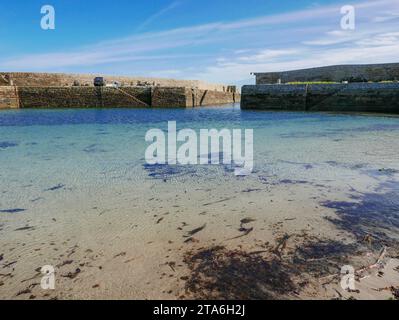 Fresgoe Harbour by Sandside Bay vicino al villaggio di Reay a Caithness, Scozia settentrionale Foto Stock