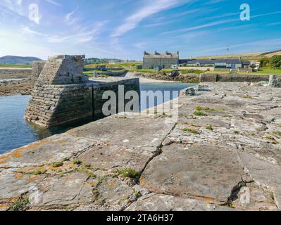 Fresgoe Harbour by Sandside Bay vicino al villaggio di Reay a Caithness, Scozia settentrionale Foto Stock