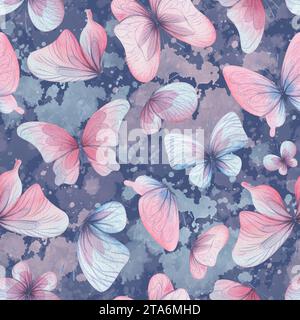 Le farfalle sono rosa, blu, lilla, volanti, delicate con ali e spruzzi di vernice. Illustrazione ad acquerello disegnata a mano. Motivo senza cuciture su un lilla Foto Stock