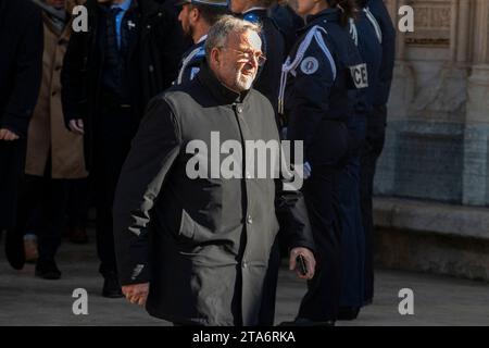 Lione, Francia. 29 novembre 2023. Ospite durante i funerali dell'ex sindaco di Lione e dell'ex ministro degli interni Gerard Collomb alla cattedrale di Saint-Jean a Lione, in Francia, il 29 novembre 2023. Sabato l'ex ministro degli interni e primo sostenitore di Emmanuel Macron Gerard Collomb, morì all'età di 76 anni. Nel 2022 ha annunciato che soffriva di cancro allo stomaco. Foto di Bony/Pool/ABACAPRESS.COM credito: Abaca Press/Alamy Live News Foto Stock