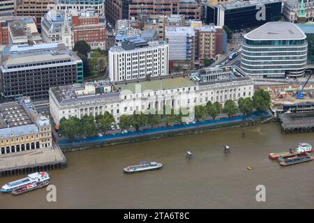 Custom House a Londra, Regno Unito. Edificio civico storico utilizzato dalle entrate e dalle dogane di sua Maestà. Foto Stock