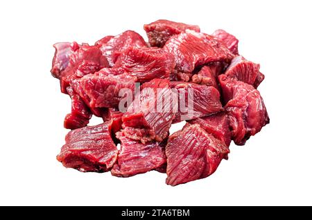 Carne di selvaggina cruda a dadini di veleno selvatico cara. Isolata, sfondo bianco Foto Stock