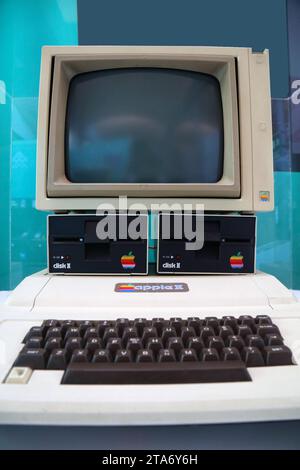 TERRASSA, SPAGNA - 6 OTTOBRE 2021: Apple II obsoleto sistema di personal computer. Hardware per computer vintage collezionabile. Foto Stock