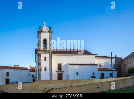 Igreja Matriz do Salvador de Sines chiesa cattolica nella città di Sines nella regione di Costa Azul in Portogallo Foto Stock