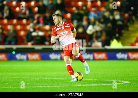 Oakwell Stadium, Barnsley, Inghilterra - 28 novembre 2023 Jamie McCart (26) di Barnsley - durante la partita Barnsley contro Wycombe Wanderers, Sky Bet League One, 2023/24, Oakwell Stadium, Barnsley, Inghilterra - 28 novembre 2023 crediti: Arthur Haigh/WhiteRosePhotos/Alamy Live News Foto Stock