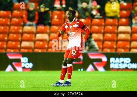 Oakwell Stadium, Barnsley, Inghilterra - 28 novembre 2023 Fabio Jalo (12) di Barnsley - durante la partita Barnsley contro Wycombe Wanderers, Sky Bet League One, 2023/24, Oakwell Stadium, Barnsley, Inghilterra - 28 novembre 2023 crediti: Arthur Haigh/WhiteRosePhotos/Alamy Live News Foto Stock