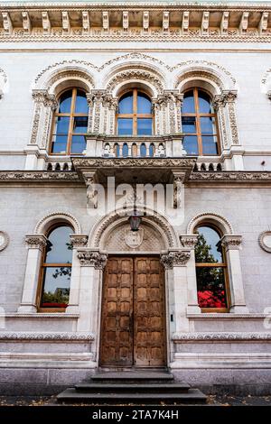 Ingresso al Museum Building, costruito a metà del XIX secolo nel Campus del Trinity College, nel centro di Dublino, Irlanda Foto Stock