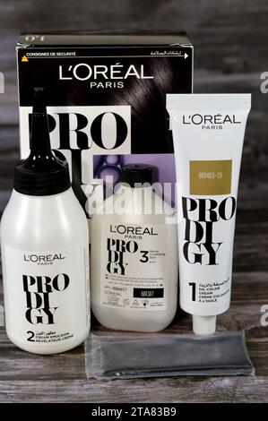 Cairo, Egitto, 6 novembre 2023: L'Oreal Paris Prodigy hair color, realizzato utilizzando la tecnologia del micro-olio che aiuta i capelli a sentirsi più lisci e nutriti, l'Oréal Foto Stock