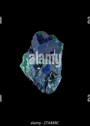 Cristalli azuriti con malachite isolati su sfondo nero Foto Stock